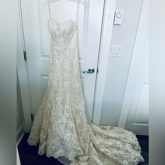 Maggie Sottero Never Worn Wedding Dress - Picture 1 of 4